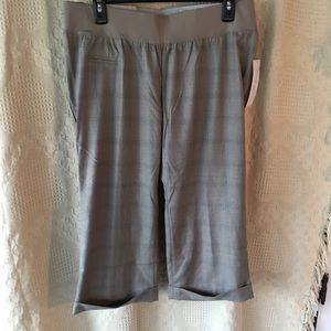 New Women’s Liz Lange Brand Maternity Pants Sz 6